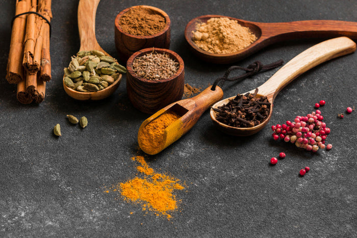 Fresh aromatic spices close-up – how aroma and freshness indicate quality in Ceylon cinnamon and Sri Lankan spices
