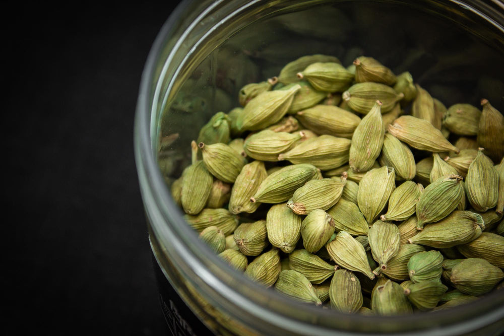 Ceylon cardamom pods – the instantly recognizable aroma of premium Sri Lankan green cardamom