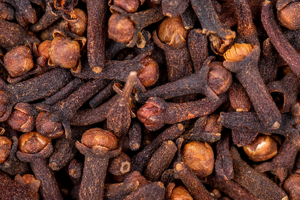 Whole Sri Lankan cloves close-up – why high oil cloves make a massive difference in tea and cooking