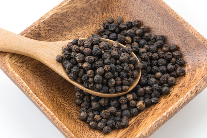 Sri Lankan black peppercorns close-up – why origin defines aroma and strength of premium black pepper