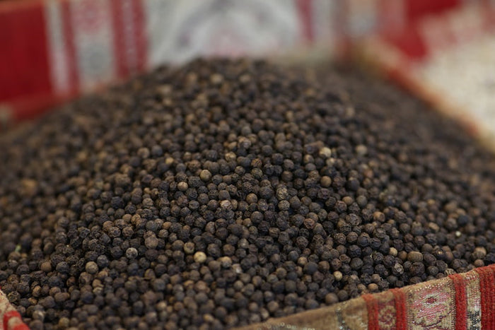 Pile of whole Sri Lankan black peppercorns – why premium single origin pepper tastes completely different