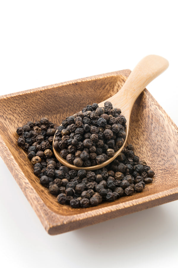 Whole black peppercorns from Sri Lanka – bold aroma, fresh for grinding