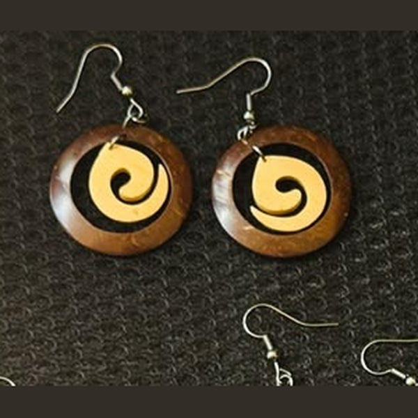 Round coconut shell earrings with spiral pattern, original close-up